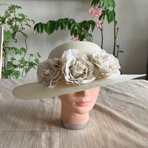 Chic Cream Floral Women's Hat